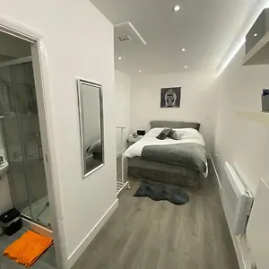 Beautiful 1-bed In London Apartment Uxbridge